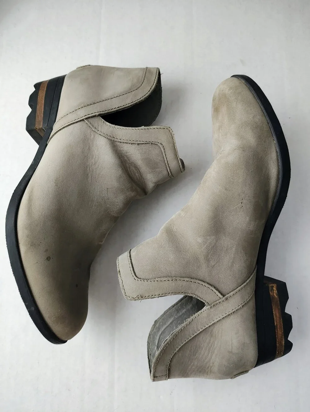 Sorel Lolla ll Cut-out Suede Ankle Booties Women's Sz 12